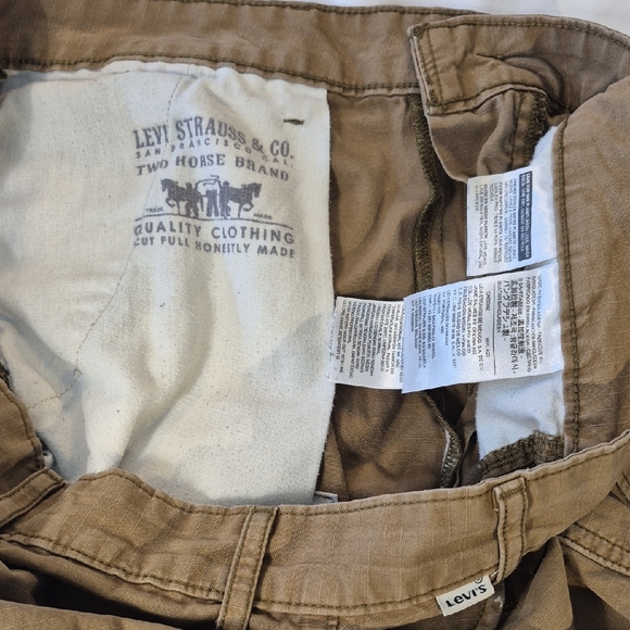 Levi's W36 Carrier Cargo Shorts Classic Utilitarian Design. Tan - Picture 4 of 15